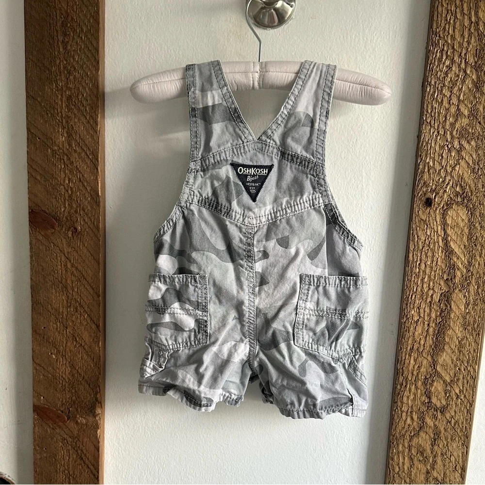 OshKosh B’gosh baby boy 6 month Gray Camo overalls Shortalls EUC